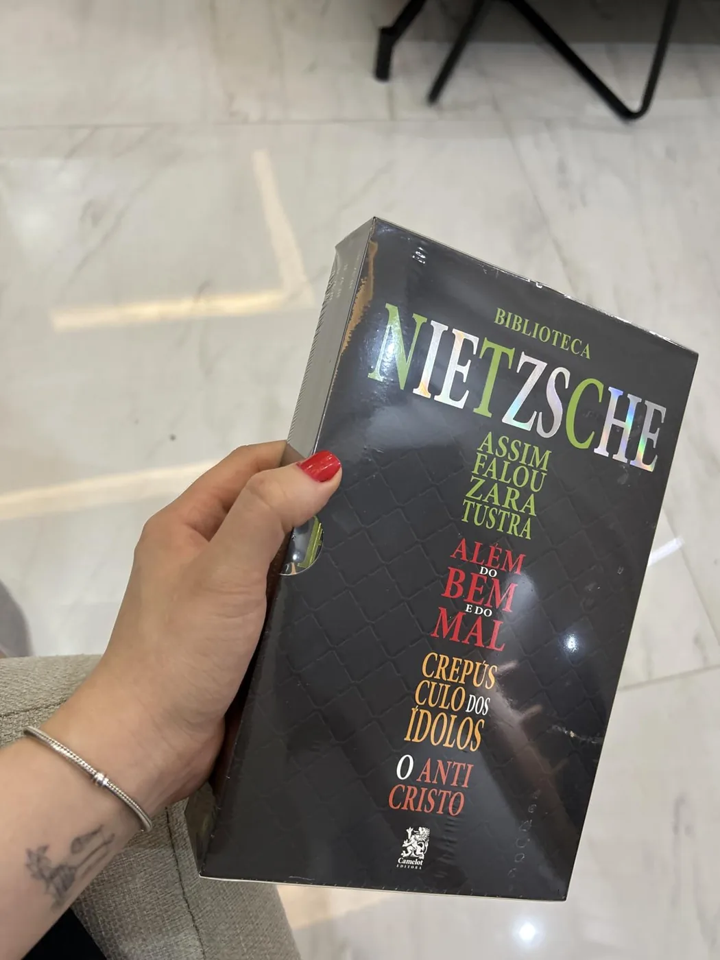 Foto enviada por cliente mostrando o box Biblioteca Nietzsche 5