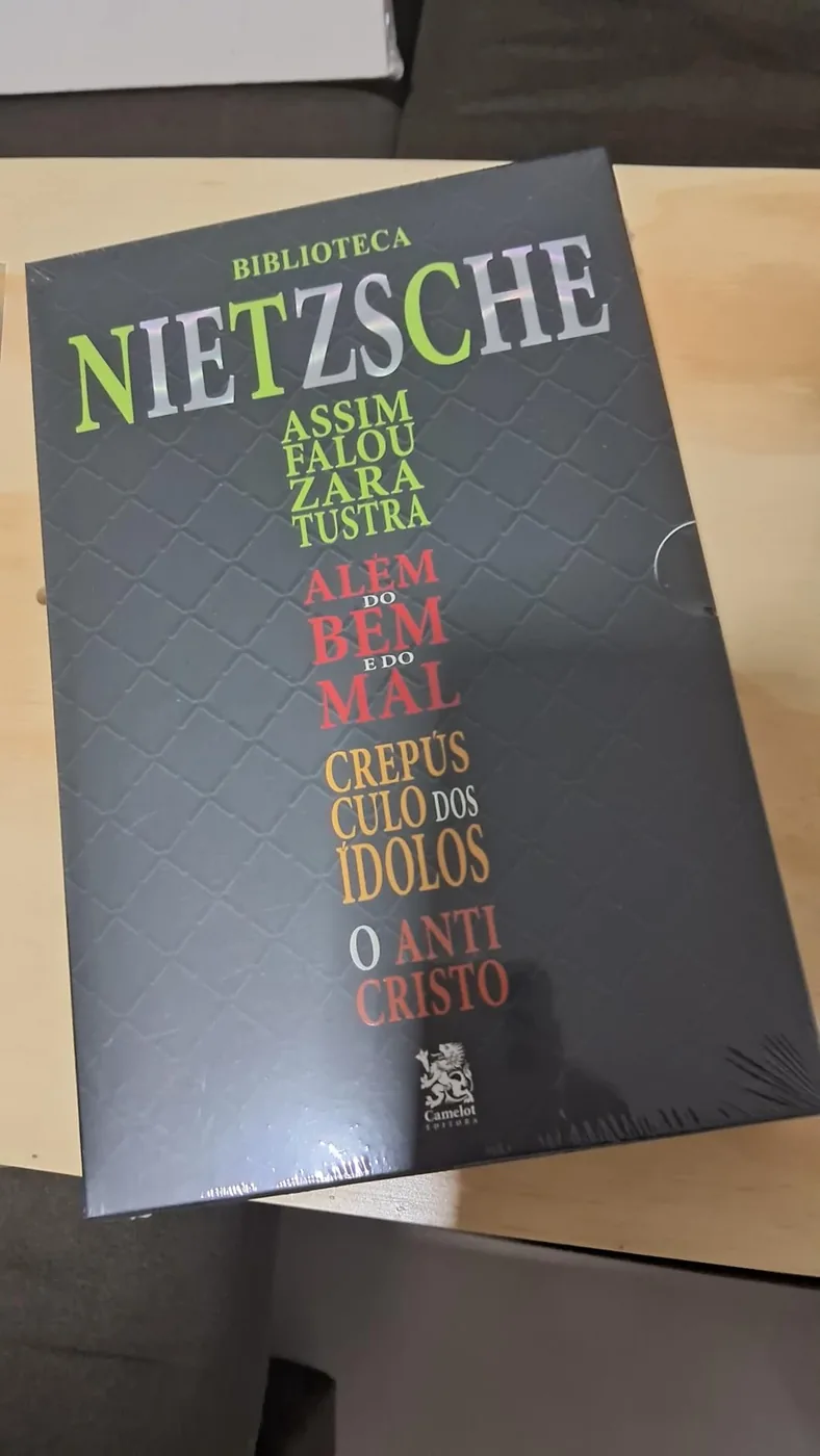 Foto enviada por cliente mostrando o box Biblioteca Nietzsche 6