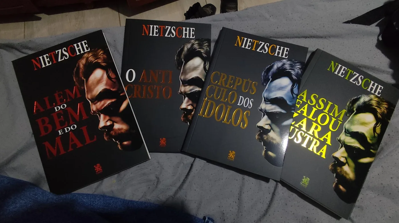 Foto enviada por cliente mostrando o box Biblioteca Nietzsche 8