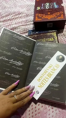Detalhe interno do livro Noites Brancas