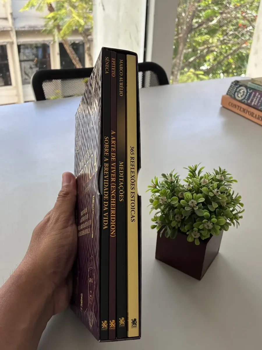 Foto real enviada por Juliana P. — Box Biblioteca Estoica